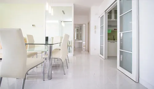 Home Suites - Batu Feringghi Танджунг-Бунга 0*,  Малайзия
